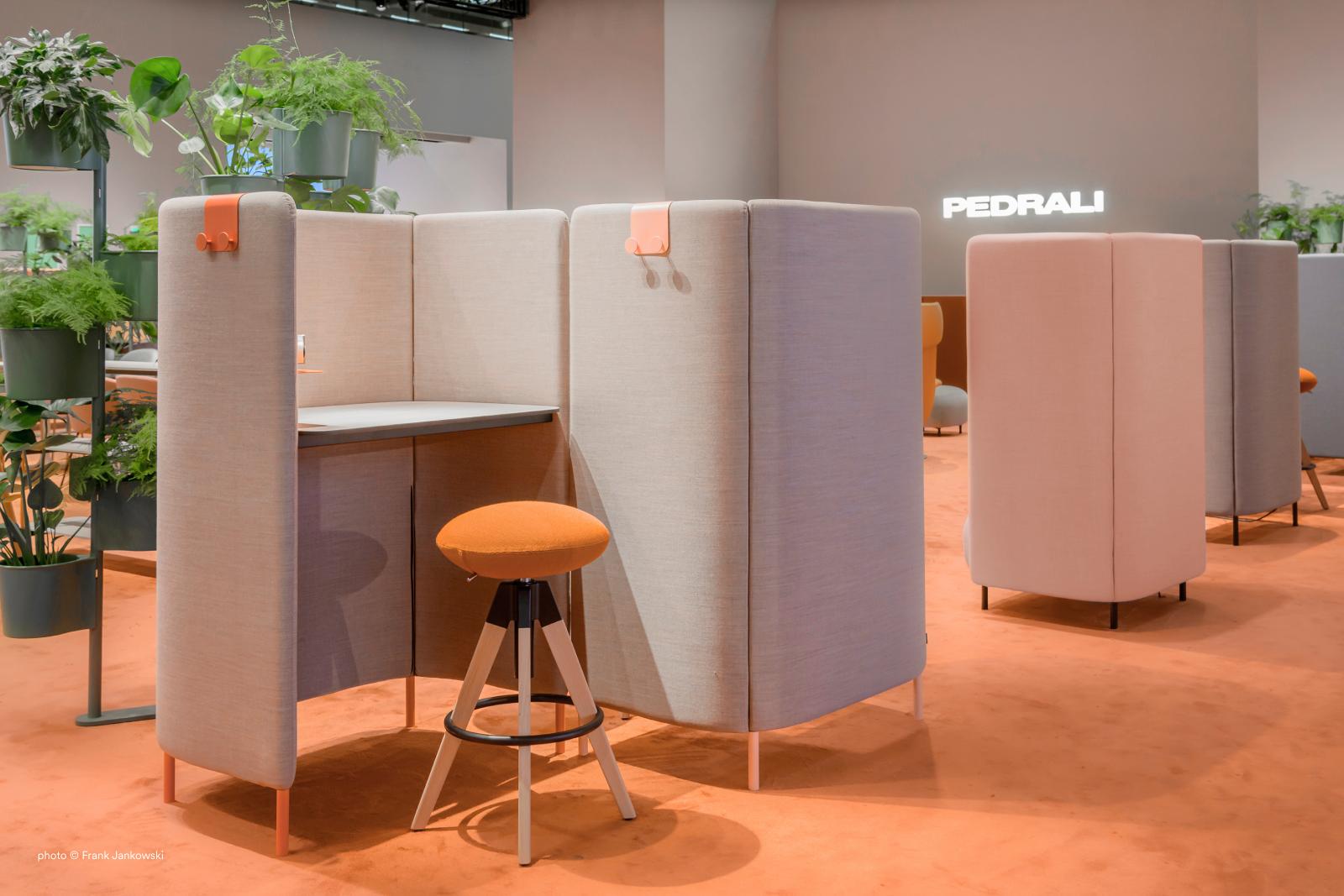 buddyhub-desk-arki-stool-gallery.jpg